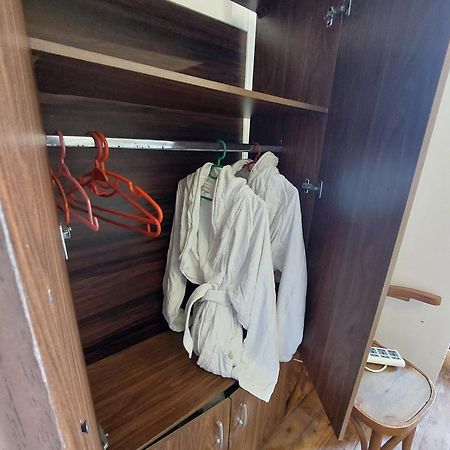 Arab Hostel, Welcoming All Solo And Groups Travellers But, Unmarried Couples Not Allowed Alexandria Ngoại thất bức ảnh